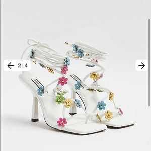 ISO RIVER ISLAND WHITE FLOWER DETAIL STRAPPY HEELED SANDALS